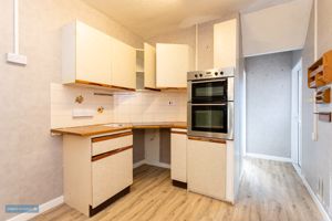 Kitchen/Breakfast Room- click for photo gallery